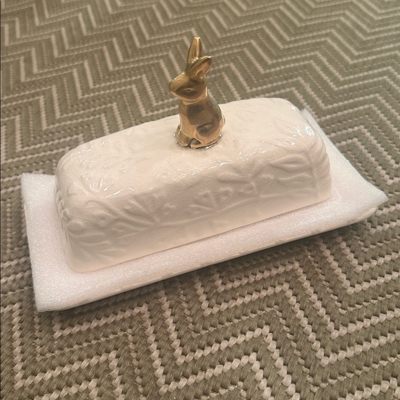Anthropologie NWT Bunny Butter Dish w/ Gold Bunny Accent Ceramic Easter Spring - Picture 5 of 7